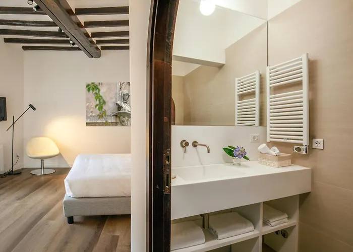 鲜花广场精品酒店